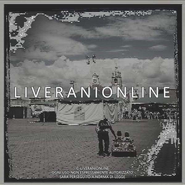 (130714) -- PUEBLA, July 14, 2013 () -- Image taken on July 13, 2013 using an Iphone 4S\' \'Hipstamatic\' app shows a man playing with his sons in the main square of the Huejotzingo municipality, in the state of Puebla, in the center of Mexico. (/Guillermo Arias) (da) (ce) ©photoshot/AGENZIA ALDO LIVERANI SAS - ITALY ONLY - Vedute della vita quotidiana riprese nella citta\' di San Pedro Yancuitlalpan ricampionate con un Iphone 4S \'app \'Hipstamatic\', stato di Puebla, nel centro del Messico 4 luglio 2013