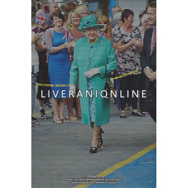 James Cropper, which specialises in luxury packaging and other high-quality paper, welcomed the Queen and the Princess Royal to open the new £5m facility in Kendal, Cumbria on 17 July 2013. A 168-year-old British paper company has claimed a world first by opening a plant capable of completely recycling disposable coffee cups that currently end up in landfill or incinerators. ©PHOTOSHOT/AGENZIA ALDO LIVERANI SAS - ITALY ONLY - REALI INGLESI: La Regina Elisabetta II d\'inghilterra all\'apertura di un nuovo impianto di riciclaggio a Kendal, Cumbria, il 17 luglio 2013
