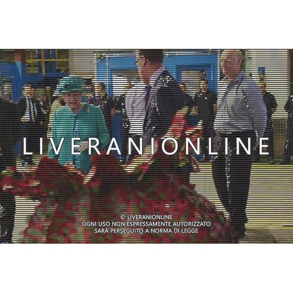 HRH the Queen on the occasion of a royal visit to James Cropper Papers in Burnside in Kendal in the lake disctick ©PHOTOSHOT/AGENZIA ALDO LIVERANI SAS - ITALY ONLY - REALI INGLESI: La Regina Elisabetta II d\'inghilterra all\'apertura di un nuovo impianto di riciclaggio a Kendal, Cumbria, il 17 luglio 2013