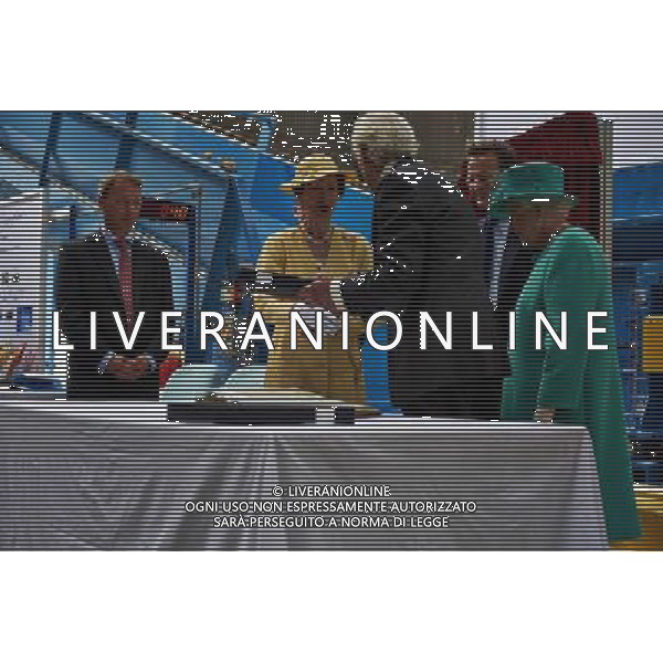HRH the Queen on the occasion of a royal visit to James Cropper Papers in Burnside in Kendal in the lake disctick ©PHOTOSHOT/AGENZIA ALDO LIVERANI SAS - ITALY ONLY - REALI INGLESI: La Regina Elisabetta II d\'inghilterra all\'apertura di un nuovo impianto di riciclaggio a Kendal, Cumbria, il 17 luglio 2013