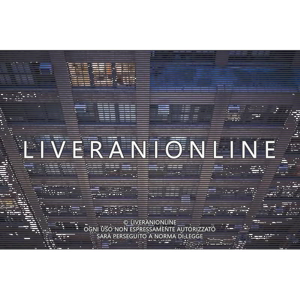 Air conditioners sprout from windows in an office building in New York on Tuesday, July 16, 2013 during the current heat wave. The city has issued a heat advisory and has opened up cooling centers in all five boroughs. å Richard B. Levine) ©photoshot/AGENZIA ALDO LIVERANI SAS - ITALY ONLY - Vedute delle facciate esterne degli edifici nel centro di Manhattan a New York 16 Luglio 2013.