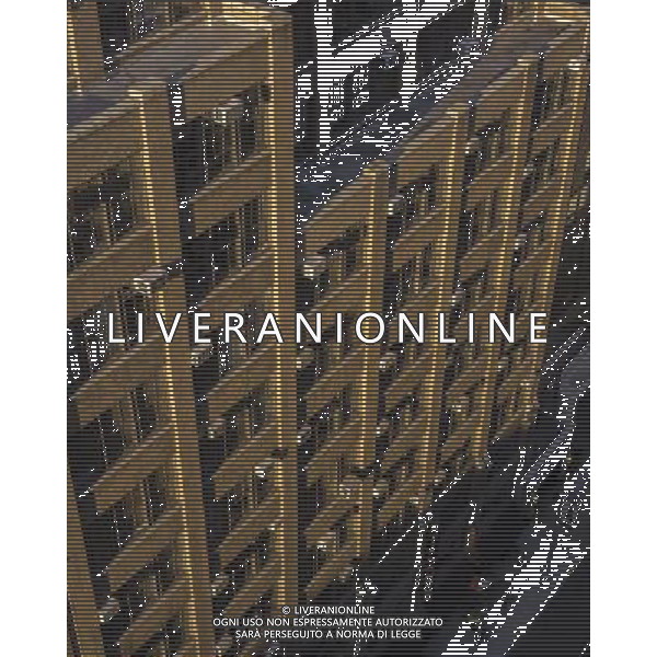 Air conditioners sprout from windows in an office building in New York on Tuesday, July 16, 2013 during the current heat wave. The city has issued a heat advisory and has opened up cooling centers in all five boroughs. å Richard B. Levine) ©photoshot/AGENZIA ALDO LIVERANI SAS - ITALY ONLY - Vedute delle facciate esterne degli edifici nel centro di Manhattan a New York 16 Luglio 2013.