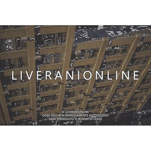 Air conditioners sprout from windows in an office building in New York on Tuesday, July 16, 2013 during the current heat wave. The city has issued a heat advisory and has opened up cooling centers in all five boroughs. å Richard B. Levine) ©photoshot/AGENZIA ALDO LIVERANI SAS - ITALY ONLY - Vedute delle facciate esterne degli edifici nel centro di Manhattan a New York 16 Luglio 2013.