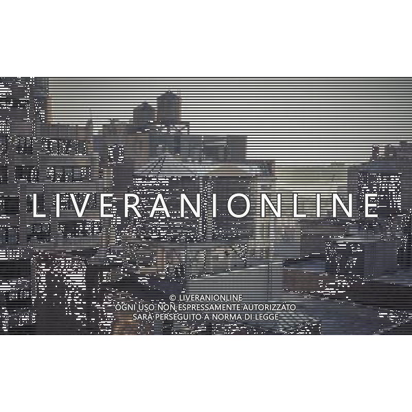 Water tanks on the rooftop of an office building in midtown Manhattan in New York on Tuesday, July 16, 2013. Because water pressure in the city only reaches to six stories in order to get water to upper floors water towers are constructed for storage. Water is pumped into them during the evening when electrical costs are lower and gravity feeds the water during the day. (å Richard B. Levine) ©photoshot/AGENZIA ALDO LIVERANI SAS - ITALY ONLY - Vedute delle facciate esterne degli edifici nel centro di Manhattan a New York 16 Luglio 2013.