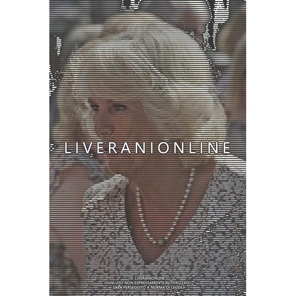 Her Royal Highness the Duchess of Cornwall, who is celebrating her 66th birthday, meets people on the streets of Lostwithiel as the Duchess and the Prince take part in their annual summer visit to Cornwall and Devon. PRESS ASSOCIATION Photo. Picture date: Wednesday July 17, 2013. Camilla and Charles arrived in the South West on Monday and have spent their trip \'waiting by the phone\' for news of the royal baby. See PA story ROYAL Cornwall . Photo credit should read: Ben Birchall/PA Wire ©photoshot/AGENZIA ALDO LIVERANI SAS - ITALY ONLY - REALI INGLESI : Il principe Carlo d\'inghiletrra con la moglie Camilla al West Country durante la loro visita estiva annuale in Cornovaglia e Devon.