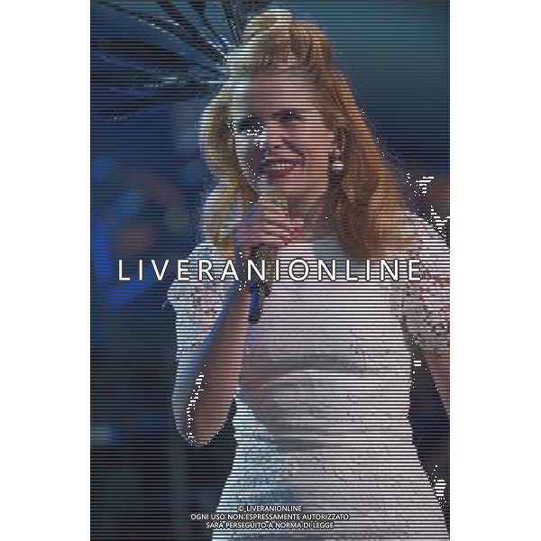 Paloma Faith performs on the floating stage at The Henley Festival Sunday 14th July 2013. ©PHOTOSHOT/AGENZIA ALDO LIVERANI SAS - ITALY ONLY - EDITORIAL USE ONLY