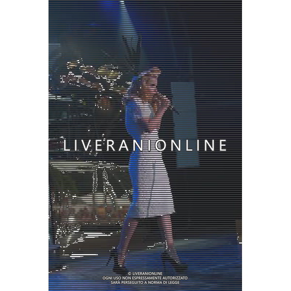 Paloma Faith performs on the floating stage at The Henley Festival Sunday 14th July 2013. ©PHOTOSHOT/AGENZIA ALDO LIVERANI SAS - ITALY ONLY - EDITORIAL USE ONLY