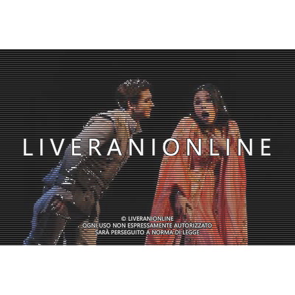 (130719) -- SANTIAGO, July 19, 2013 () -- Actors of opera Romeo and Juliet perform on stage of the Municipal Theatre, in Santiago, capital of Chile, July 18, 2013. The play will be presented to the public in the Municipal Theatre from July 20 to 30. (/Jorge Villegas) (fnc) (sp) ©photoshot/AGENZIA ALDO LIVERANI SAS - ITALY ONLY - Attori dell\'opera Romeo e Giulietta si esibiscono sul palco del Teatro Comunale, a Santiago, Cile, 18 luglio 2013