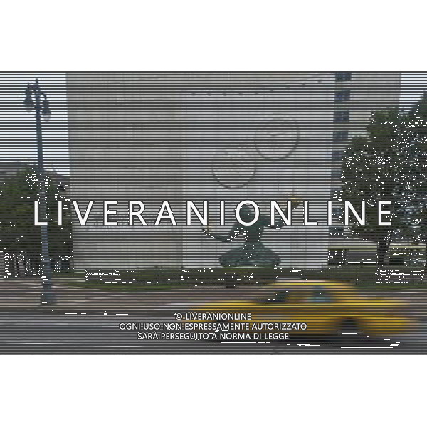 (130719) -- DETROIT, July 19, 2013 () -- The \'Spirit of Detroit\' statue kneels guard in front of the City of Detroit Municipal building, in Detroit, Michigan, the United States, July 18, 2013. U.S. city Detroit filed for bankruptcy Thursday, making it the largest-ever municipal bankruptcy in U.S. history, local media reported. (/Tony Ding) (zw) ©photoshot/AGENZIA ALDO LIVERANI SAS - ITALY ONLY - La citta\' americana di Detroit ha presentato istanza di fallimento, per bancarotta municipale la piu\' grande nella storia degli Stati Uniti, Michigan 19 luglio 2013