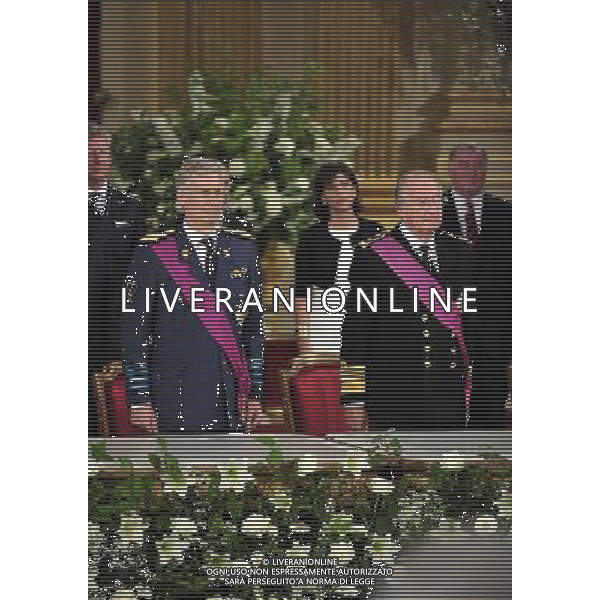 (130721) -- BRUSSELS, July 21, 2013 () -- Belgium\'s King Albert II (R, front) and Prince Philippe (L, front) attend the abdication ceremony at the Royal Palace in Brussels, capital of Belgium, on July 21, 2013, the country\'s national day. Belgium\'s 79-year-old King Albert II abdicated on Sunday and left the throne to his eldest son Philippe. (/Ye Pingfan)(xzj) ©photoshot/AGENZIA ALDO LIVERANI SAS - ITALY ONLY - Cerimonia di abdicazione al Palazzo Reale di Bruxelles, il Re del Belgio Alberto II di 79 anni, ha lasciato il trono al suo primogenito il Principe Filippo, il 21 luglio 2013