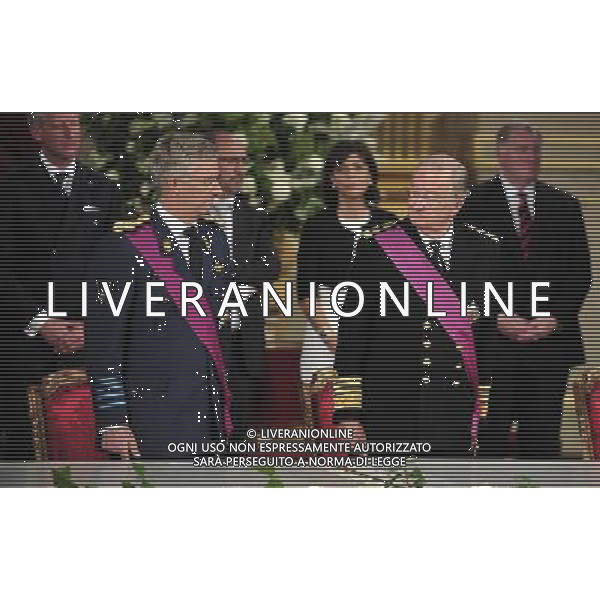 (130721) -- BRUSSELS, July 21, 2013 () -- Belgium\'s King Albert II (R, front) looks at Prince Philippe during the abdication ceremony at the Royal Palace in Brussels, capital of Belgium, on July 21, 2013, the country\'s national day. Belgium\'s 79-year-old King Albert II abdicated on Sunday and left the throne to his eldest son Philippe. (/Ye Pingfan)(xzj) ©photoshot/AGENZIA ALDO LIVERANI SAS - ITALY ONLY - Cerimonia di abdicazione al Palazzo Reale di Bruxelles, il Re del Belgio Alberto II di 79 anni, ha lasciato il trono al suo primogenito il Principe Filippo, il 21 luglio 2013
