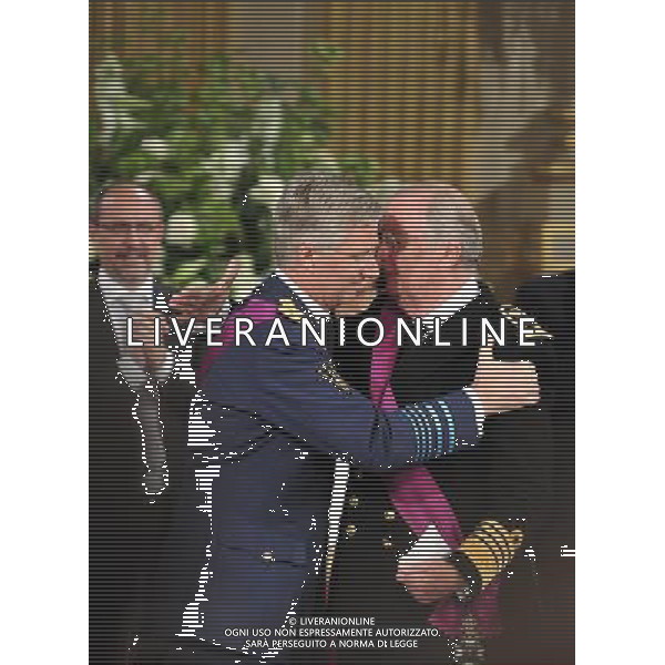 (130721) -- BRUSSELS, July 21, 2013 () -- Belgium\'s King Albert II (R, front) hugs his son Prince Philippe during an abdication signing ceremony at the Royal Palace in Brussels, capital of Belgium, on July 21, 2013, the country\'s national day. Belgium\'s 79-year-old King Albert II abdicated on Sunday and left the throne to his eldest son Philippe. (/Ye Pingfan)(xzj) ©photoshot/AGENZIA ALDO LIVERANI SAS - ITALY ONLY - Cerimonia di abdicazione al Palazzo Reale di Bruxelles, il Re del Belgio Alberto II di 79 anni, ha lasciato il trono al suo primogenito il Principe Filippo, il 21 luglio 2013