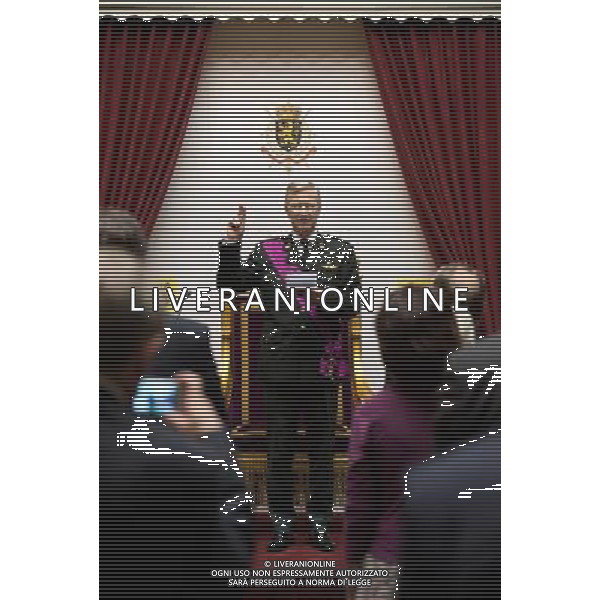 (130721) -- BRUSSELS, July 21, 2013 () -- King Philippe of Belgium takes the oath during a ceremony at the Belgian Parliament in Brussels, on July 21, 2013. Prince Philippe was sworn in before parliament as Belgium\'s seventh king on Sunday, the country\'s national day, after his 79-year-old father Albert II abdicated. (/POOL)(bxq) HANDOUT PHOTO CHANCELLERIE DU PREMIER - KANSELARIJ VAN DE PREMIER-BENOIT DOPPAGNE FOR EDITORIAL USE ONLY. NOT FOR SALE FOR MARKETING OR ADVERTISING CAMPAIGNS ©photoshot/AGENZIA ALDO LIVERANI SAS - ITALY ONLY - Cerimonia di abdicazione al Palazzo Reale di Bruxelles, il Re del Belgio Alberto II di 79 anni, ha lasciato il trono al suo primogenito il Principe Filippo, il 21 luglio 2013