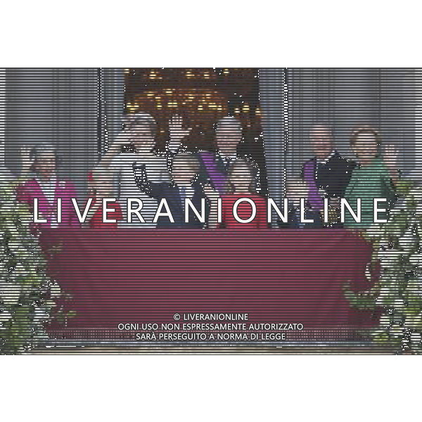 (130721) -- BRUSSELS, July 21, 2013 () -- Members of the Belgium\'s royal family salute to the people from the balcony of Royal Palace in Brussels, capital of Belgium, on July 21, 2013, the country\'s national day. Prince Philippe was sworn in before parliament as Belgium\'s seventh king on Sunday, after his father Albert II abdicated. (/Ye Pingfan)(xzj) ©photoshot/AGENZIA ALDO LIVERANI SAS - ITALY ONLY - Cerimonia di abdicazione al Palazzo Reale di Bruxelles, il Re del Belgio Alberto II di 79 anni, ha lasciato il trono al suo primogenito il Principe Filippo, il 21 luglio 2013