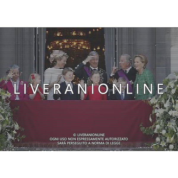 (130721) -- BRUSSELS, July 21, 2013 () -- Members of the Belgium\'s royal family show up on the balcony of Royal Palace in Brussels, capital of Belgium, on July 21, 2013, the country\'s national day. Prince Philippe was sworn in before parliament as Belgium\'s seventh king on Sunday, after his father Albert II abdicated. (/Ye Pingfan)(xzj) ©photoshot/AGENZIA ALDO LIVERANI SAS - ITALY ONLY - Cerimonia di abdicazione al Palazzo Reale di Bruxelles, il Re del Belgio Alberto II di 79 anni, ha lasciato il trono al suo primogenito il Principe Filippo, il 21 luglio 2013