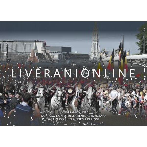 (130721) -- BRUSSELS, July 21, 2013 () -- Belgian royal cavalry escort the limousine King Philippe and Queen Mathilde (not pictured) back to Royal Palace in Brussels, capital of Belgium, on July 21, 2013, the country\'s national day. Prince Philippe was sworn in before parliament as Belgium\'s seventh king on Sunday, after his father Albert II abdicated. (/Ye Pingfan)(xzj) ©photoshot/AGENZIA ALDO LIVERANI SAS - ITALY ONLY - Cerimonia di abdicazione al Palazzo Reale di Bruxelles, il Re del Belgio Alberto II di 79 anni, ha lasciato il trono al suo primogenito il Principe Filippo, il 21 luglio 2013