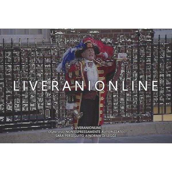 A town crier announces the birth of the son of The Duke and Duchess of Cambridge outside the Lindo Wing at St Mary\'s Hospital on July 22, 2013 in London, England. ©photoshot/AGENZIA ALDO LIVERANI SAS - ITALY ONLY - Un banditore annuncia la nascita del figlio del principe William e Kate di fronte all\'ospedale St Mary a Londra, il 22 luglio, 2013. La Duchessa di Cambridge ha dato alla luce un bambino, un maschietto di 3,8 Kg 