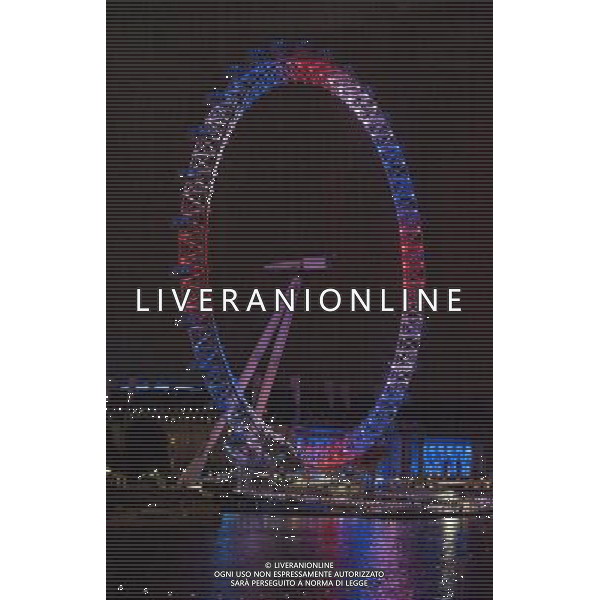The London eye is lit up in the colours of the Union Jack celebrating the birth of Prince William and Kates son. 23.07.13 ©photohsot/AGENZIA ALDO LIVERANI SAS - ITALY ONLY - Il London Eye illuminato con i colori della Bandiera per celebrare la nascita del figlio del principe William e Kates a Londra 23 luglio 2013