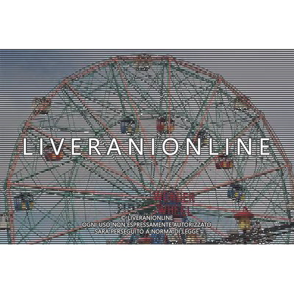 Coney Island Fun Fair, circa 1998 ©photoshot/AGENZIA ALDO LIVERANI SAS - ITALY ONLY - Vedute della citta\' di New York negli Stati Uniti nel 1998