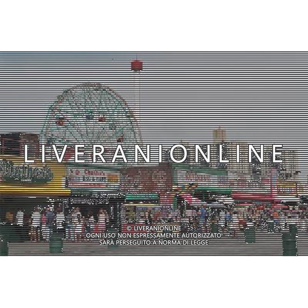Coney Island Fun Fair, circa 1998 ©photoshot/AGENZIA ALDO LIVERANI SAS - ITALY ONLY - Vedute della citta\' di New York negli Stati Uniti nel 1998