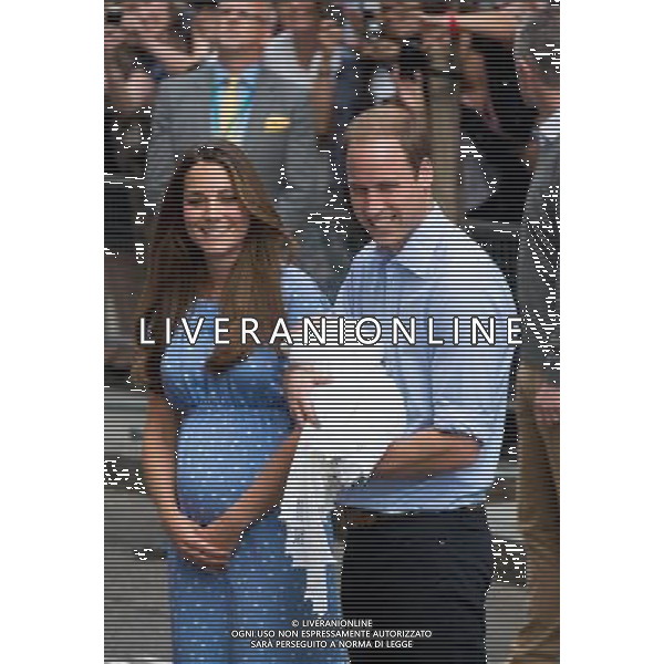 A baby for Prince William and Kate, duchess of Cambridge born at William and Kate seen with their newborn baby on the steps of St. Mary\'s Hospital, Paddington ©photoshot/AGENZIA ALDO LIVERANI SAS - ITALY ONLY - REALI INGLESI: Il principe William e Kate Duchessa di Cambridge con il loro figlio appena nato lasciano l\'ospedale St Mary il 23 luglio 2013 in Londra, Inghilterra.