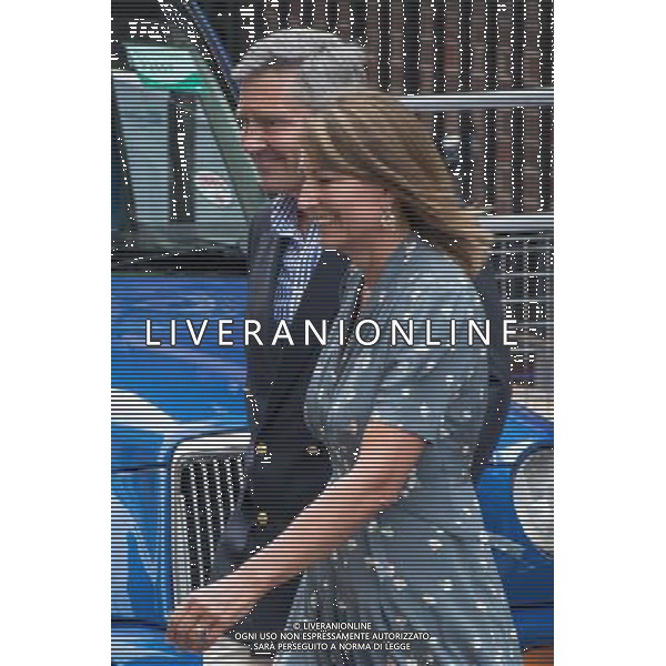 A baby for Prince William and Kate, duchess of Cambridge born at Carole and Michael Midleton leave the hospital after visiting kate and the newly born Grandchild ©photoshot/AGENZIA ALDO LIVERANI SAS - ITALY ONLY - Carole e Michael Middleton genitori di Kate all\'ospedale St Mary per visitare e il nipote appena nato Londra 23 luglio 2013