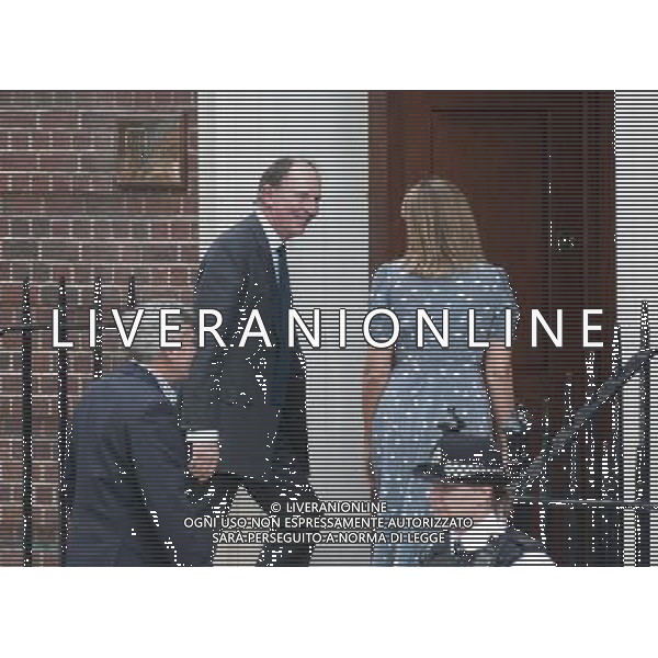 Carol and Micheal Middleton arrive at St.Mary\'s Hospital. ©photoshot/AGENZIA ALDO LIVERANI SAS - ITALY ONLY - Carole e Michael Middleton genitori di Kate all\'ospedale St Mary per visitare e il nipote appena nato Londra 23 luglio 2013