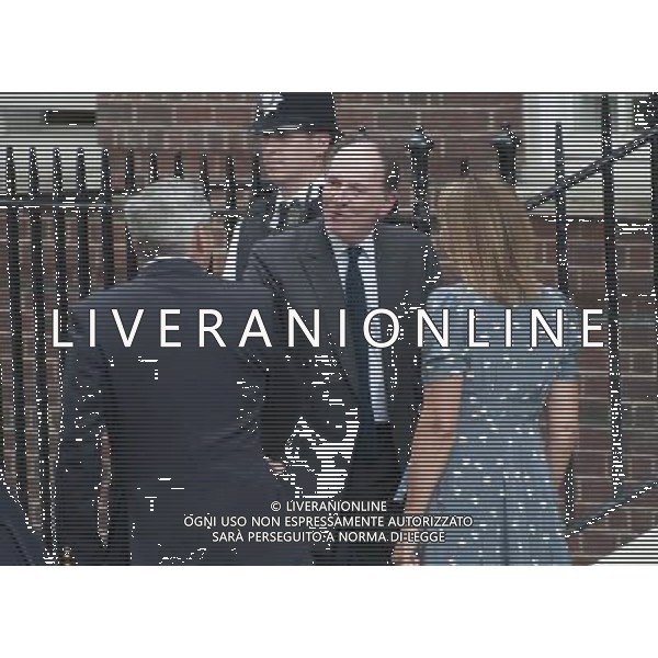 Carol and Micheal Middleton arrive at St.Mary\'s Hospital. ©photoshot/AGENZIA ALDO LIVERANI SAS - ITALY ONLY - Carole e Michael Middleton genitori di Kate all\'ospedale St Mary per visitare e il nipote appena nato Londra 23 luglio 2013
