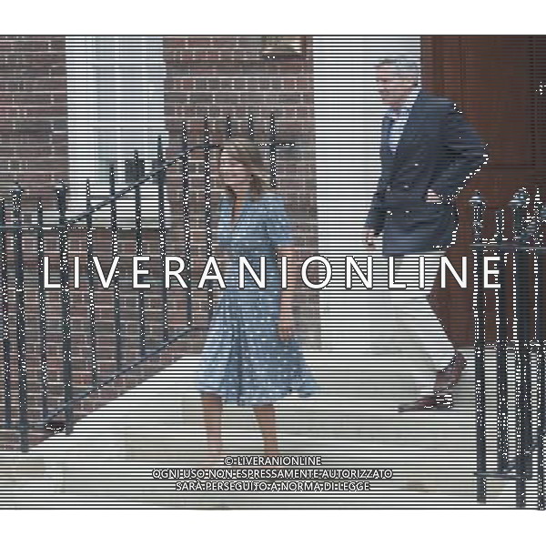 Michael and Carole Middleton leaves ST Mary\'s Hospital on July 23, 2013 in London, England. ©photoshot/AGENZIA ALDO LIVERANI SAS - ITALY ONLY - Carole e Michael Middleton genitori di Kate all\'ospedale St Mary per visitare e il nipote appena nato Londra 23 luglio 2013