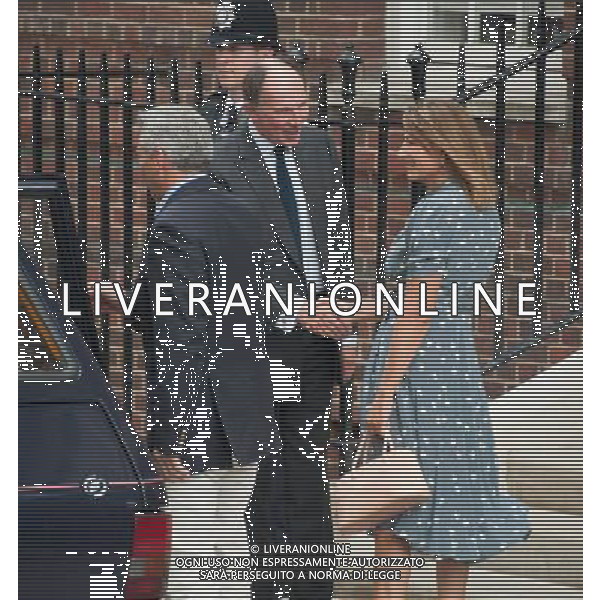 A baby for Prince William and Kate, duchess of Cambridge born at Kate Midletons parents arrive at the hospital for a visit ©PHOTOSHOT/AGENZIA ALDO LIVERANI SAS - ITALY ONLY - Carole e Michael Middleton genitori di Kate all\'ospedale St Mary per visitare e il nipote appena nato Londra 23 luglio 2013