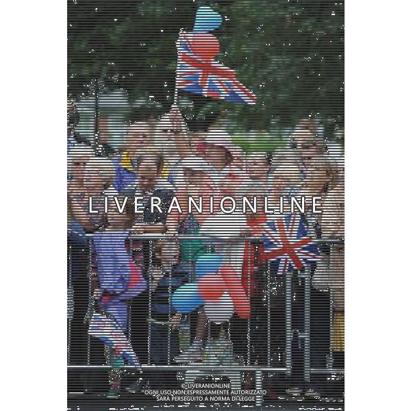 CROWDS GATHER TO GREET THE PRINCE OF WALES AND THE DUCHESS OF CORNWALL VISIT BRIDLINGTON PRIORY TO CELEBRATE ITS 900TH ANNIVERSARY ©photohsot/AGENZIA ALDO LIVERANI SAS - ITALY ONLY - REALI INGLESI: Il Principe Carlo e Camilla Duchessa di Cornovaglia in visita nello Yorkshire