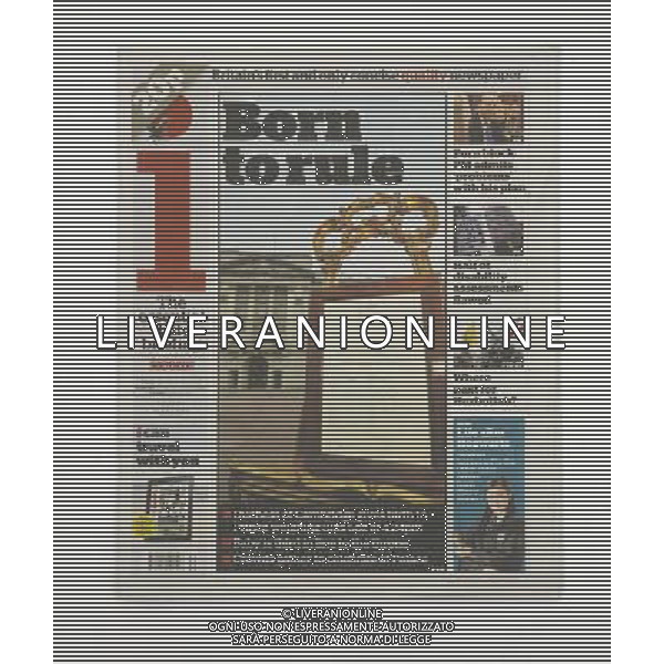 i ( independent ) showing the front page with the story of the Duchess of Cambridge ( Kate ) having given birth to a baby boy in St Mary\'s hospital yesterday afternoon, the 22.07.2013 ©PHOTOSHOT/AGENZIA ALDO LIVERANI SAS - ITALY ONLY - REALI INGLESI: Le prime pagine dei giornali inglesi mostrano il Principe William e Kate duchessa di Cambridge dopo aver dato alla luce il bambino nell\'ospedale St Mary a Londra Inghilterra 22 luglio 2013