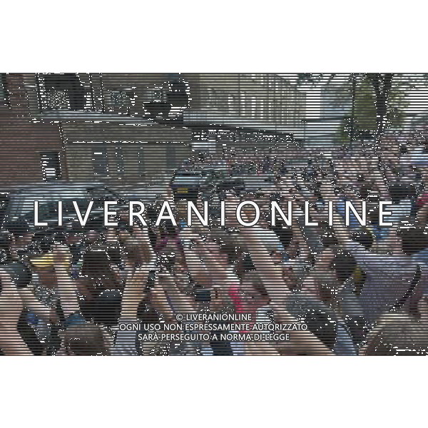 Atmosphere at St.Mary\'s hospital as then Duke and Duchess of Cambridge leave. ©PHOTOSHOT/AGENZIA ALDO LIVERANI SAS - ITALY ONLY - REALI INGLESI: Festeggiamenti e celebrazioni per la nascita del figlio del principe William e Kate a Londra, il 22 luglio 2013. Duchessa di Cambridge Kate ha dato alla luce un bambino di 3,8 Kg