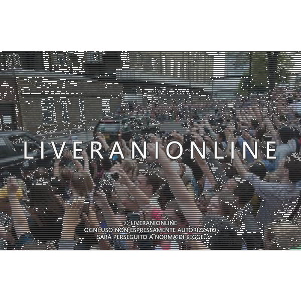 Atmosphere at St.Mary\'s hospital as then Duke and Duchess of Cambridge leave. ©PHOTOSHOT/AGENZIA ALDO LIVERANI SAS - ITALY ONLY - REALI INGLESI: Festeggiamenti e celebrazioni per la nascita del figlio del principe William e Kate a Londra, il 22 luglio 2013. Duchessa di Cambridge Kate ha dato alla luce un bambino di 3,8 Kg