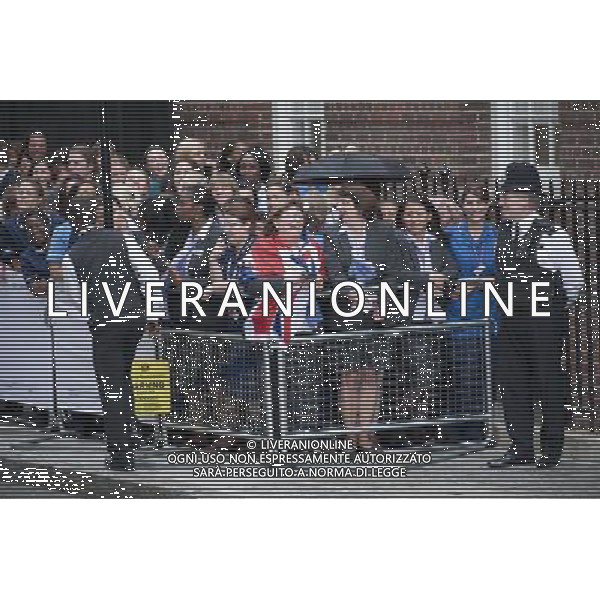 Atmosphere at St.Mary\'s hospital as then Duke and Duchess of Cambridge leave. ©PHOTOSHOT/AGENZIA ALDO LIVERANI SAS - ITALY ONLY - REALI INGLESI: Festeggiamenti e celebrazioni per la nascita del figlio del principe William e Kate a Londra, il 22 luglio 2013. Duchessa di Cambridge Kate ha dato alla luce un bambino di 3,8 Kg