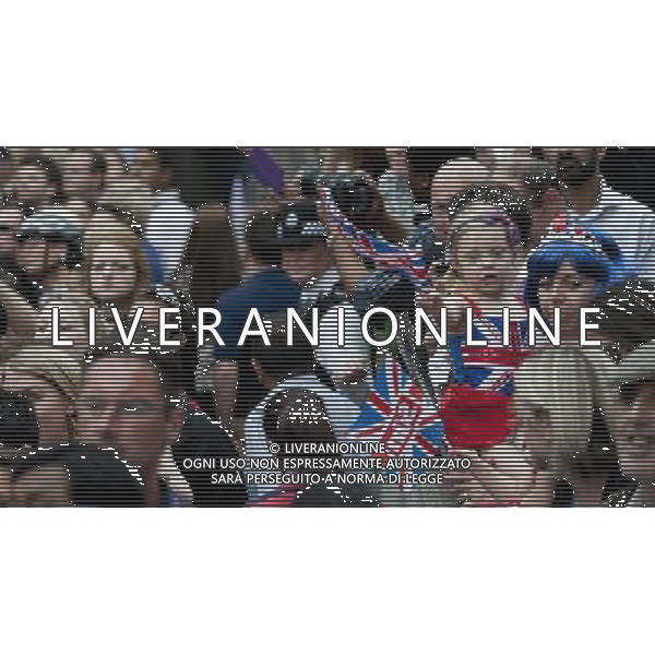 Atmosphere at St.Mary\'s hospital as then Duke and Duchess of Cambridge leave. ©PHOTOSHOT/AGENZIA ALDO LIVERANI SAS - ITALY ONLY - REALI INGLESI: Festeggiamenti e celebrazioni per la nascita del figlio del principe William e Kate a Londra, il 22 luglio 2013. Duchessa di Cambridge Kate ha dato alla luce un bambino di 3,8 Kg