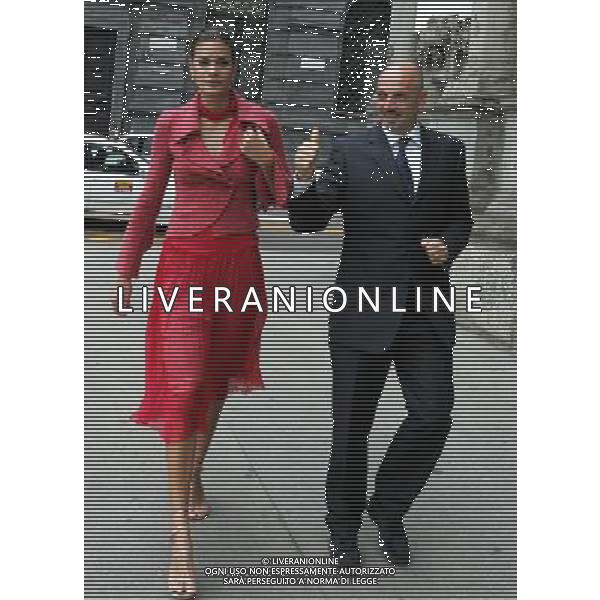 Milano 9 ottore 2004 Matrimonio in comune a milano di Adriano Galiani e Malika El Hazzazi nella foto: Paolo Brosio con moglie invitati alla cerimonia foto emilio andreoli / ag. aldo liverani