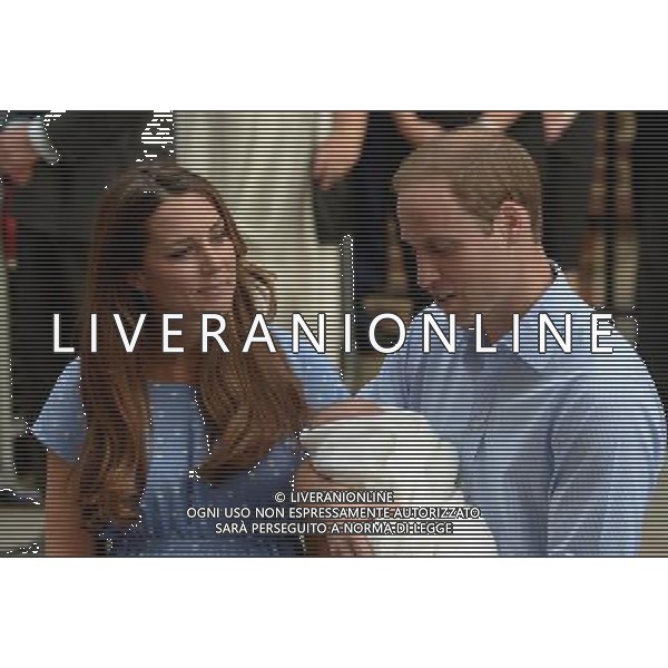 The Duke \' Duches of Cambridge with their baby Prince Cambridge, yet to be named. St Mary\'s Hospital, London, England. 23-7-2013 ©PHOTOHSOT/AGENZIA ALDO LIVERANI SAS - ITALY ONLY - REALI INGLESI: Il principe William e Kate Duchessa di Cambridge con il loro figlio appena nato lasciano l\'ospedale St Mary il 23 luglio 2013 in Londra, Inghilterra.