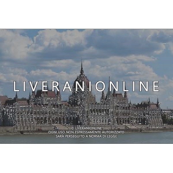 Scenic Budapest. 25.07.2013. Formula 1 World Championship, Rd 10, Hungarian Grand Prix, Budapest, Hungary, Preparation Day - www.xpbimages.com, EMail: requests@xpbimages.com - copy of publication required for printed pictures. Every used picture is fee-liable. © Copyright: Batchelor / XPB Images AG ALDO LIVERANI SAS ONLY ITALY NELLA FOTO BUDAPEST CITTA