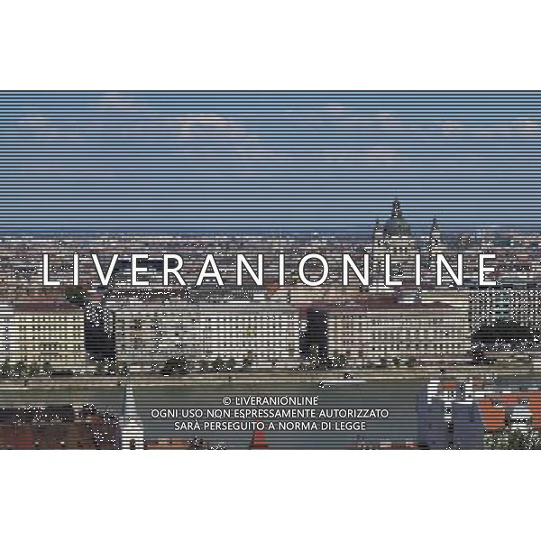 Scenic Budapest. 25.07.2013. Formula 1 World Championship, Rd 10, Hungarian Grand Prix, Budapest, Hungary, Preparation Day - www.xpbimages.com, EMail: requests@xpbimages.com - copy of publication required for printed pictures. Every used picture is fee-liable. © Copyright: Batchelor / XPB Images AG ALDO LIVERANI SAS ONLY ITALY NELLA FOTO BUDAPEST CITTA