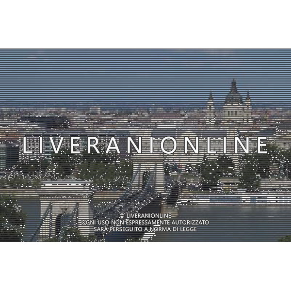 Scenic Budapest. 25.07.2013. Formula 1 World Championship, Rd 10, Hungarian Grand Prix, Budapest, Hungary, Preparation Day - www.xpbimages.com, EMail: requests@xpbimages.com - copy of publication required for printed pictures. Every used picture is fee-liable. © Copyright: Batchelor / XPB Images AG ALDO LIVERANI SAS ONLY ITALY NELLA FOTO BUDAPEST CITTA