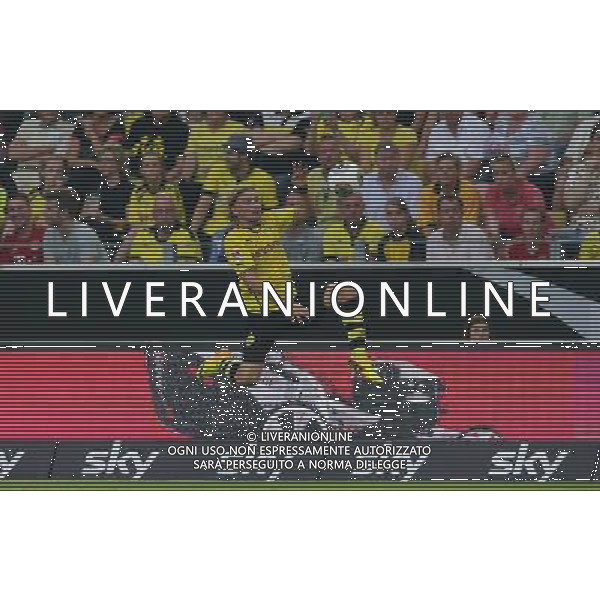 firo : Fu§ball,Fussball, 27.07.2013 1.BL, 1.Bundesliga, Saison 2013/2014 DFL SUPERCUP 2013, BVB, Borussia Dortmund - FC Bayern MŸnchen 4:2 Marcel SCHMELZER, BVB, Einzelaktion, SKY Werbung $worldrightsEs gelten unsere AGB, einsehbar auf www.firosportphoto.de, copyright by firo sportphoto: Coesfelder Str. 207 D-48249 DŸlmen www.firosportphoto.de mail@firosportphoto.de (V o l k s b a n k B o c h u m - W i t t e n ) BLZ.: 430 601 29 Kt. Nr.: 341 117 100 Tel:Ê +49-2594-9916004 Fax:Ê+49-2594-9916005 AG ALDO LIVERANI SAS ONLY ITALY