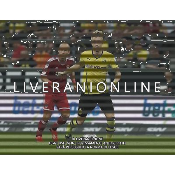 firo : Fu§ball,Fussball, 27.07.2013 1.BL, 1.Bundesliga, Saison 2013/2014 DFL SUPERCUP 2013, BVB, Borussia Dortmund - FC Bayern MŸnchen 4:2 Marco REUS, BVB, rechts hinten ROBBEN $worldrightsEs gelten unsere AGB, einsehbar auf www.firosportphoto.de, copyright by firo sportphoto: Coesfelder Str. 207 D-48249 DŸlmen www.firosportphoto.de mail@firosportphoto.de (V o l k s b a n k B o c h u m - W i t t e n ) BLZ.: 430 601 29 Kt. Nr.: 341 117 100 Tel:Ê +49-2594-9916004 Fax:Ê+49-2594-9916005 AG ALDO LIVERANI SAS ONLY ITALY