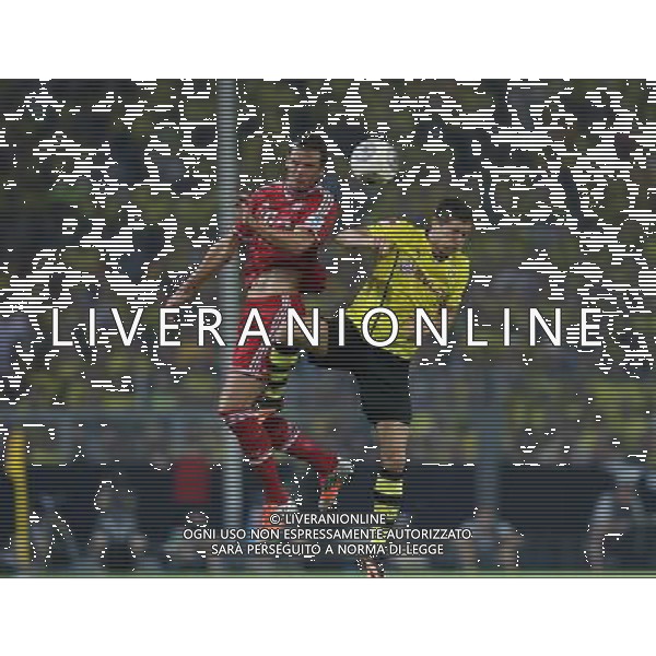 firo : Fu§ball,Fussball, 27.07.2013 1.BL, 1.Bundesliga, Saison 2013/2014 DFL SUPERCUP 2013, BVB, Borussia Dortmund - FC Bayern MŸnchen 4:2 Robert LEWANDOWSKI, BVB, rechts gegen VAN BUYTEN $worldrightsEs gelten unsere AGB, einsehbar auf www.firosportphoto.de, copyright by firo sportphoto: Coesfelder Str. 207 D-48249 DŸlmen www.firosportphoto.de mail@firosportphoto.de (V o l k s b a n k B o c h u m - W i t t e n ) BLZ.: 430 601 29 Kt. Nr.: 341 117 100 Tel:Ê +49-2594-9916004 Fax:Ê+49-2594-9916005 AG ALDO LIVERANI SAS ONLY ITALY
