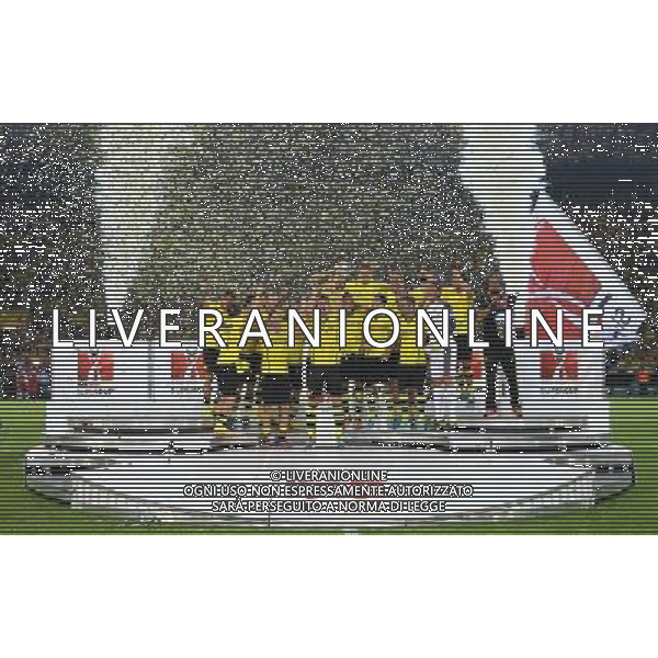 firo : Fu§ball,Fussball, 27.07.2013 1.BL, 1.Bundesliga, Saison 2013/2014 DFL SUPERCUP 2013, BVB, Borussia Dortmund - FC Bayern MŸnchen 4:2 Siegerehrung, Team, Mannschaft Dortmund mit Supercup, TrophŠe, KapitŠn KEHL mit Supercup $worldrightsEs gelten unsere AGB, einsehbar auf www.firosportphoto.de, copyright by firo sportphoto: Coesfelder Str. 207 D-48249 DŸlmen www.firosportphoto.de mail@firosportphoto.de (V o l k s b a n k B o c h u m - W i t t e n ) BLZ.: 430 601 29 Kt. Nr.: 341 117 100 Tel:Ê +49-2594-9916004 Fax:Ê+49-2594-9916005 AG ALDO LIVERANI SAS ONLY ITALY