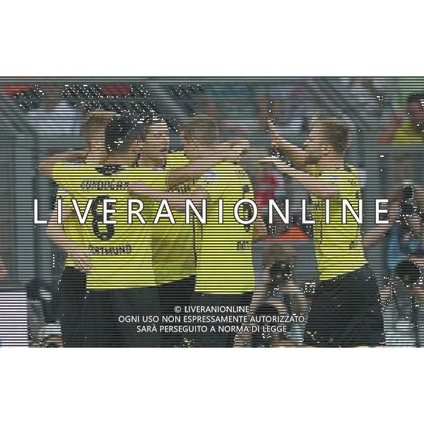 firo Fu§ball,Fussball, 27.07.2013 DFL Super Cup BVB - Borussia Dortmund - FCB - Bayern MŸnchen Torjubel, nach dem 1:0 fŸr den BVB durch Marco REUS, BVB Borussia Dortmund, Ilkay GUENDOGAN G†NDOGAN, BVB Borussia Dortmund, Robert LEWANDOWSKI, BVB Borussia Dortmund, Sven BENDER, BVB Borussia Dortmund, Jakub BLASZCYKOWSKI, BVB Borussia Dortmund, $worldrightsEs gelten unsere AGB, einsehbar auf www.firosportphoto.de copyright by firo sportphoto: Coesfelder Str.207 48249 DŸlmen www.firosportphoto.de mail@firosportphoto.de (V o l k s b a n k B o c h u m - W i t t e n ) BLZ.: 430 601 29 Kt. Nr.: 341 117 100 Tel:Ê 02594 - 9916004 Fax:Ê02594 - 9916005 AG ALDO LIVERANI SAS ONLY ITALY