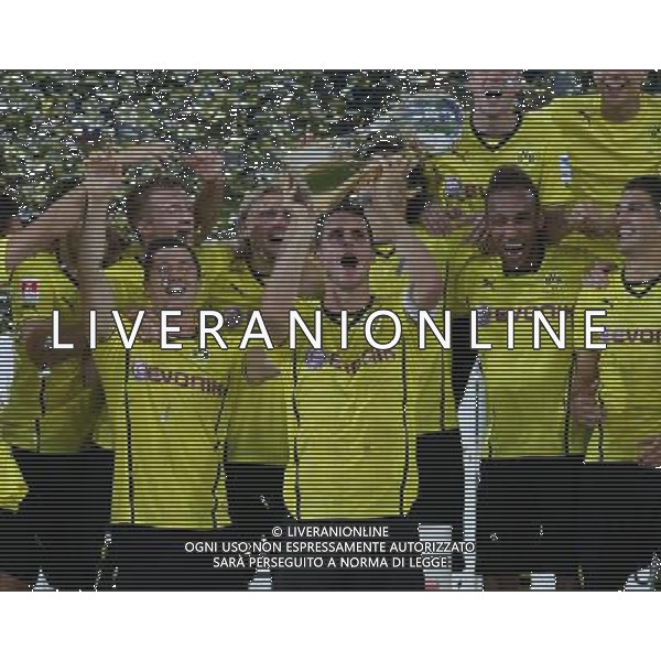 firo FuÃŸball,Fussball, 27.07.2013 1.Bundesliga, Saison 2013/2014 Supercup Finale BVB Borussia Dortmund - FC Bayern MÃ¼nchen 4:2 Supercup Gewinner 2013 BVB Teamfoto Siegerehrung MannschaftsfotoSebastian Kehl $worldrightsEs gelten unsere AGB, einsehbar auf www.firosportphoto.de copyright by firo sportphoto: Coesfelder Str.207 48249 DÃ¼lmen www.firosportphoto.de mail@firosportphoto.de (V o l k s b a n k B o c h u m - W i t t e n ) BLZ.: 430 601 29 Kt. Nr.: 341 117 100 Tel:Â  02594 - 9916004 Fax:Â 02594 - 9916005 AG ALDO LIVERANI SAS ONLY ITALY