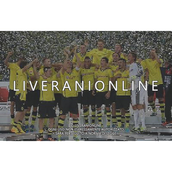 firo FuÃŸball,Fussball, 27.07.2013 1.Bundesliga, Saison 2013/2014 Supercup Finale BVB Borussia Dortmund - FC Bayern MÃ¼nchen 4:2 Supercup Gewinner 2013 BVB Teamfoto Siegerehrung Mannschaftsfoto $worldrightsEs gelten unsere AGB, einsehbar auf www.firosportphoto.de copyright by firo sportphoto: Coesfelder Str.207 48249 DÃ¼lmen www.firosportphoto.de mail@firosportphoto.de (V o l k s b a n k B o c h u m - W i t t e n ) BLZ.: 430 601 29 Kt. Nr.: 341 117 100 Tel:Â  02594 - 9916004 Fax:Â 02594 - 9916005 AG ALDO LIVERANI SAS ONLY ITALY