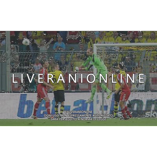 firo, Fu§ball, Fussball, 1. Bundesliga, 1. BL, DFL Supercup 2013, Saison 2013/2014, 27.07.2013, BVB, Borussia Dortmund - FC Bayern MŸnchen, Muenchen Zweikampf, Tom Starke, Bayern, Sven Bender, BVB, Daniel van Buyten, Bayern $worldrightsEs gelten unsere AGB, einsehbar auf www.firosportphoto.de copyright by firo sportphoto: Coesfelder Stra§e 207Ê 48249 D † L M E N (Duelmen) www.firosportphoto.de mail@firosportphoto.de (V o l k s b a n k B o c h u m - W i t t e n ) BLZ.: 430 601 29 Kt. Nr.: 341 117 100 Tel:Ê 02594-9916004 Fax:Ê 02594-9916005 AG ALDO LIVERANI SAS ONLY ITALY