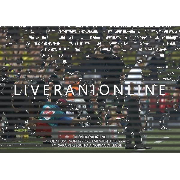 firo : Fu§ball,Fussball, 27.07.2013 1.BL, 1.Bundesliga, Saison 2013/2014 DFL SUPERCUP 2013, BVB, Borussia Dortmund - FC Bayern MŸnchen 4:2 Trainer JŸrgen KLOPP, BVB hebt ab zum Jubel, rechts GUARDIOLA, Highlight, $worldrightsEs gelten unsere AGB, einsehbar auf www.firosportphoto.de, copyright by firo sportphoto: Coesfelder Str. 207 D-48249 DŸlmen www.firosportphoto.de mail@firosportphoto.de (V o l k s b a n k B o c h u m - W i t t e n ) BLZ.: 430 601 29 Kt. Nr.: 341 117 100 Tel:Ê +49-2594-9916004 Fax:Ê+49-2594-9916005 AG ALDO LIVERANI SAS ONLY ITALY